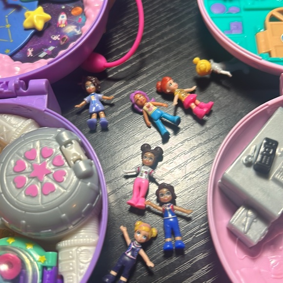 Polly Pocket Double Play Space Compact - Castle or Spaceship - Picture 3 of 4